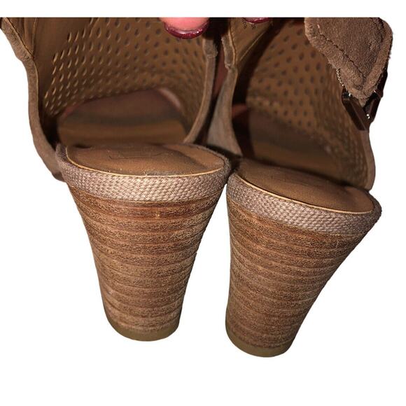 Franco Sarto Suede Leather Wedge Sandals Perforated Taupe‎ Ankle Strap - Picture 3 of 8